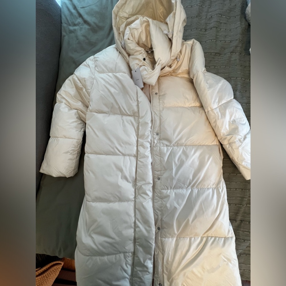 L’Academie Puffer Coat in Ivory NWT